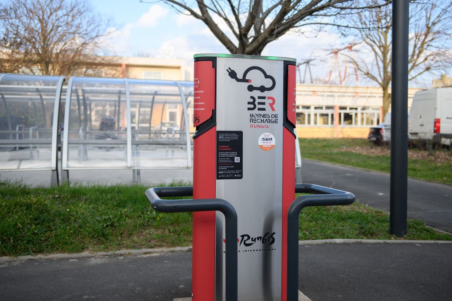Borne de rechargement pour véhicule électrique sur le Marché de Rungis