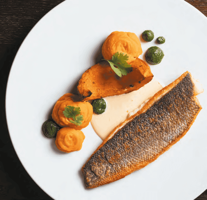 Bar avec crème de potimarron servi au restaurant Les Embruns au Marché de Rungis