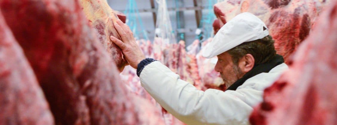 Responsable Qualité exerçant sa profession au Marché de Rungis 