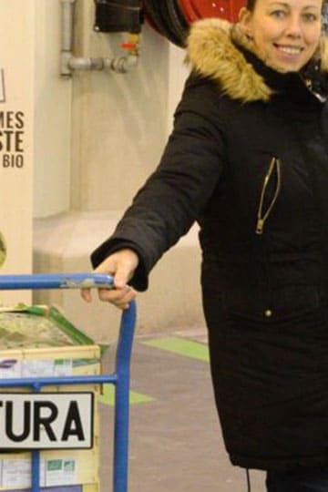 Acheteur exerçant sa profession au Marché de Rungis 