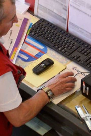 Assistant commercial exerçant sa profession au Marché de Rungis 